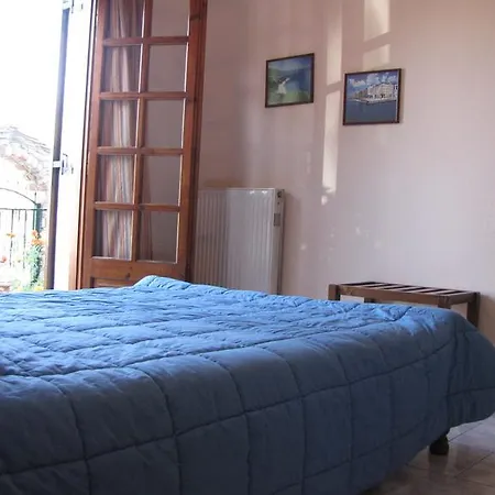 Rafaela House Apartmán *